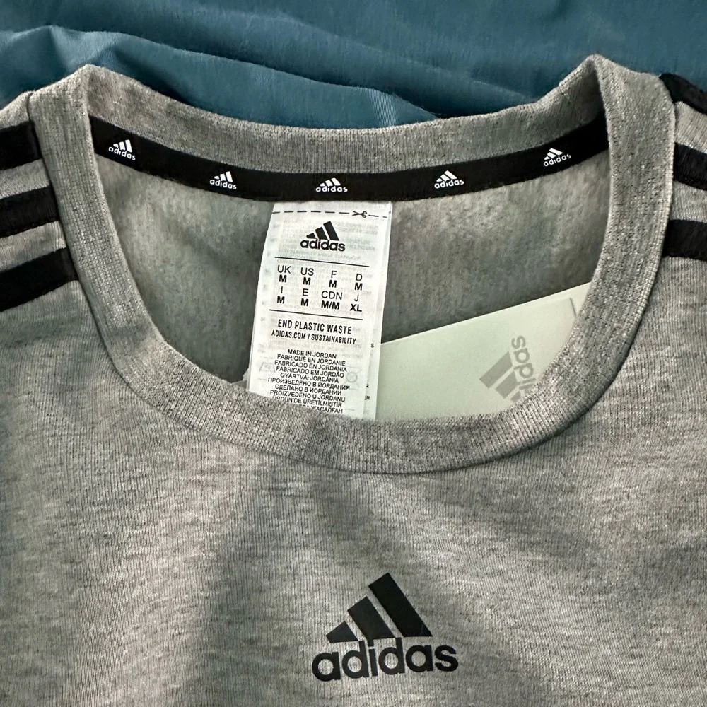 Adidas sweatshirt. Men’s hundred percent polyester. Quality 4 - Picture 1 of 5